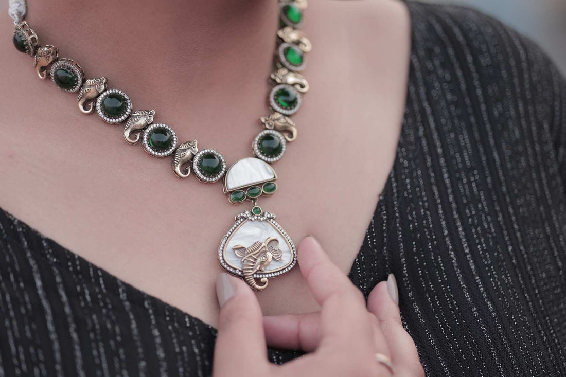 7 Must-Know Tips for Styling Statement Jewellery Like a Pro