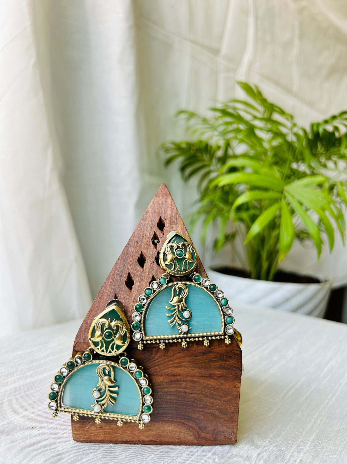 Mehandi Design With Morni Statement Earrings