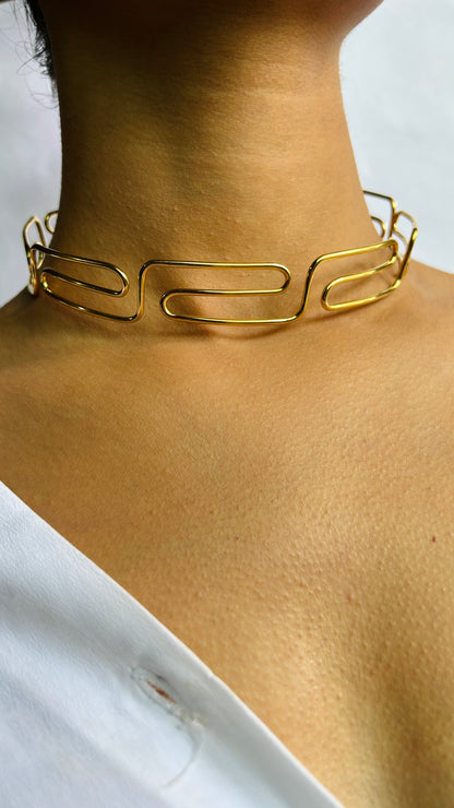 Zigzag Hasli Neckpiece with Bracelet